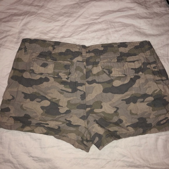 EUC (12) GAP Linen shorts - Picture 3 of 3